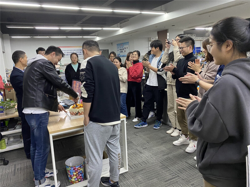 優越六部電商組成立