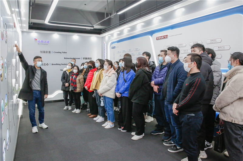 環宇港通組織員工參觀集團文化展廳