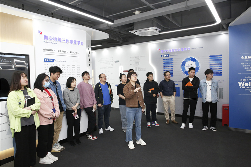 綠時組織員工參觀賽爾企業文化展廳