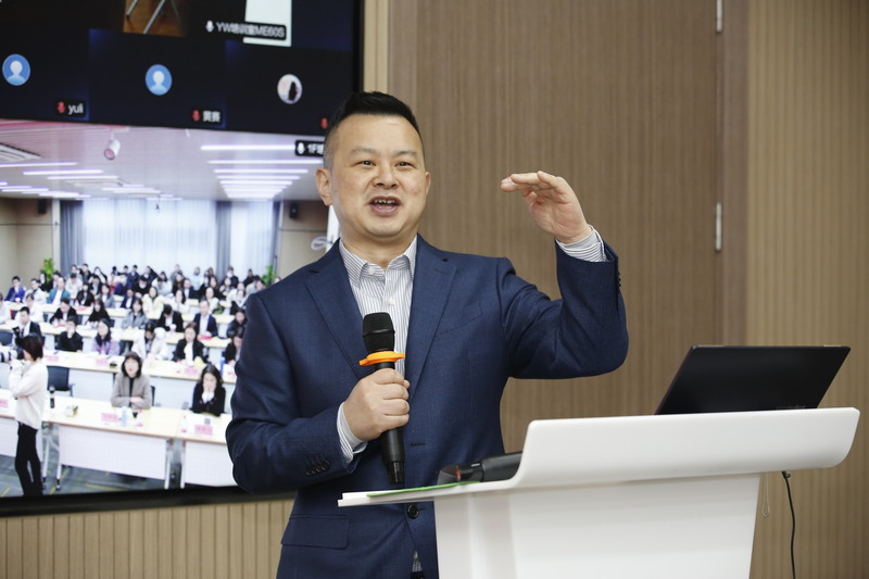 乘勢而上 勇開新局 ——優勝國貿召開2021年度年終總結大會